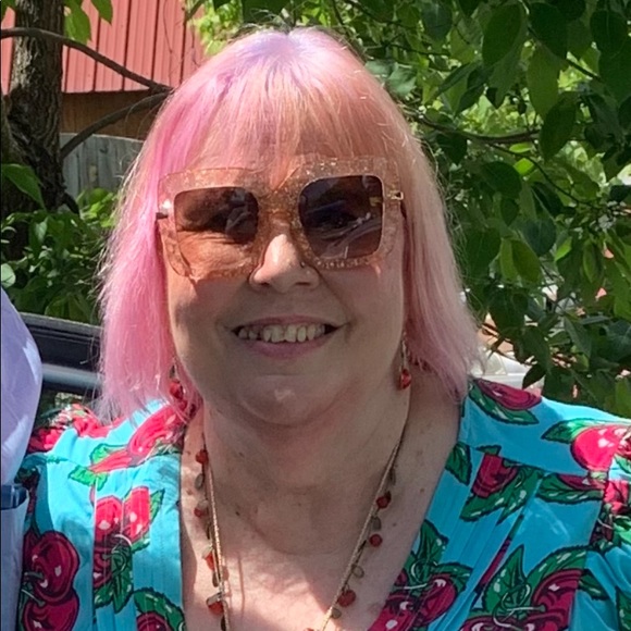 Meet your Posher, Elizabeth - Picture 14 of 17